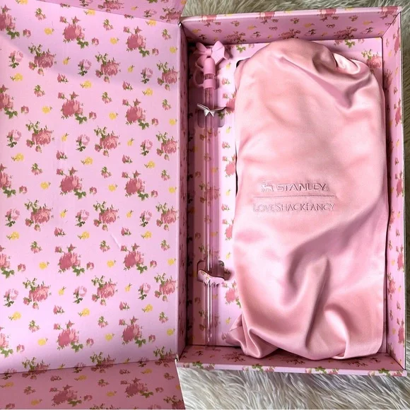 NEW Stanley x LoveShackFancy Ibiza Sunset 40oz Quencher H2.0 FlowState Tumbler - Picture 9 of 14